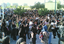 Iran: studenti di Tabriz protestano contro la violenza utilizzata dai seguaci di Moussavi Image