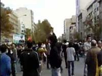 Iran: scontri tra le forze repressive con i manifestanti in varie parti di Teheran Image