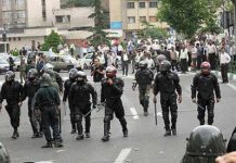 Iran: La polizia del regime minaccia dure repressioni nei confronti delle proteste anti-governative Image