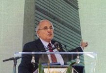Iran: Giugliani ( ex sindaco di New York ) e john Bolton alla manifestazione degli iraniani Image
