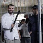 Agenti del regime iraniano battono i giovani alla morte Image