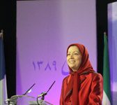 Maryam Rajavi parla ai residenti nella provincia di Val d’Oise, a nord di Parigi, in occasione di capodanno