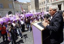 Sen. Robert Torricelli: Non è un momento in cui il popolo italiano, il Parlamento, e il Primo Ministro possono prendere l’iniziativa, piuttosto che stare in coda?