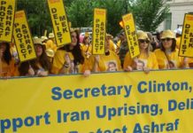 Migliaia di iraniani manifestano di fronte al Dipartimento di Stato a Washington D.C. in USA