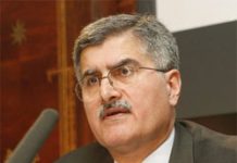Sotto un atteggiamento bellicoso, un regime decadente e fratturato