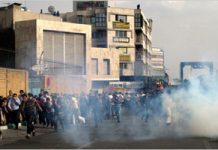 Gli Iraniani intonano slogan anti-regime nelle città di tutta la nazione
