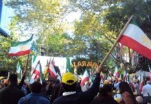 Dimostrazioni davanti allONU: Hassan Rouhani ha le mani sporche di sangue