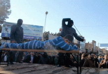 Iran: frustano un insegnante per la ridicola accusa di “insulto agli agenti del governo” a Sanandaj