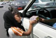 Iran: i funzionari del regime ammettono la vendita dei bambini in Iran