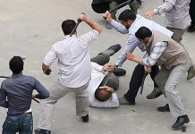 Iran: Inviati vigilantes armati di mazze in varie città, in particolare a Tehran, per reprimere le donne e i giovani