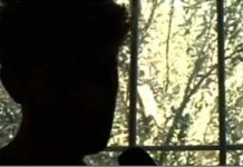 Iran: la TV di stato ha trasmesso le “confessioni” degli 11 arrestati per le barzellette online su Khomeini