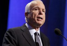 Il Sen. John McCain condanna l’attacco ai dissidenti iraniani a Camp Liberty