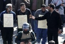 IRAN – Foto: uomini fatti sfilare e umiliati in pubblico prima di essere incriminati