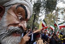 Manifestazione degli iraniani-americani contro Rouhani fuori dal Palazzo dell’ONU