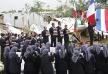 Gli iraniani a Camp Liberty hanno celebrato una cerimonia funebre in onore delle vittime degli attacchi di Parigi