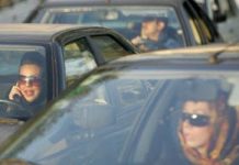 Il regime iraniano sequestra migliaia di auto alle donne colpevoli di essere mal-velate