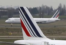 Le hostess di Air France si rifiutano di indossare il velo in Iran