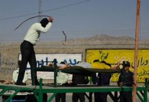 Il regime iraniano frusta in pubblico una donna 100 volte