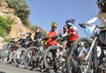 Donne arrestate in Iran perché andavano in bicicletta in pubblico