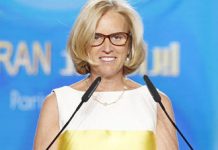 Kerry Kennedy parla alla manifestazione “Iran Libero” di verità e potere