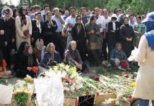 Iran: Le madri chiedono l’incriminazione dei responsabili del massacro del 1988