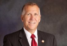 Il Senatore Tillis saluta il felice trasferimento dei dissidenti iraniani di Camp Liberty
