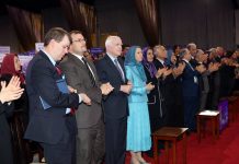 Il Senatore McCain ha elogiato la leadership di Maryam Rajavi, sottolineando: “…L’Iran sarà libero e noi ci rivedremo a Freedom Square a Tehran”