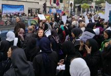 Gli insegnanti manifestano in diverse città dell’Iran in occasione della Giornata Internazionale degli Insegnanti