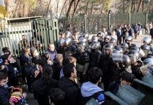Iran: Più di 1.000 manifestanti, per lo più giovani, sono stati arrestati in varie città