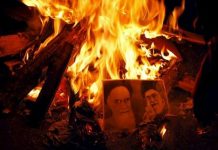 Scontri e proteste in decine di città iraniane. Le immagini di Khamenei e i centri di repressione dati alle fiamme