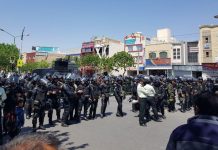 Iran: le proteste ad Isfahan continuano; gli agricoltori intonano slogan definendo Rohani un bugiardo