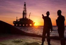 Iran: il regime non riesce ad eludere le sanzioni degli Stati Uniti vendendo petrolio agli acquirenti privati