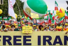 Grande manifestazione degli iraniani a Berlino