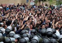 Proteste e scioperi si stanno diffondendo in Iran; Il regime risponde con la repressione