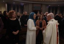 La leader dell’opposizione iraniana Maryam Rajavi assiste alla celebrazione natalizia presso l’arcidiocesi metropolitana di Tirana – Durazzo