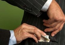 L’ECONOMISTA DEL REGIME: CORRUZIONE E POLITICHE SBAGLIATE SONO I VERI PROBLEMI ECONOMICI DELL’IRAN, NON LE SANZIONI