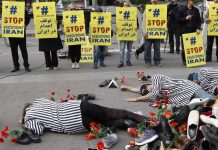 Iran: “Ho visto un camion pieno di corpi” dice l’ex prigioniero al processo Noury