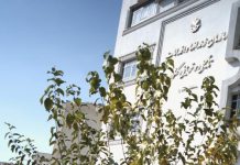 Teheran: Giovani ribelli prendono di mira la sede dell’Organizzazione carceraria del regime