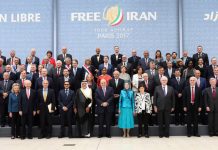 Alcune personalità statunitensi non possono trascorrere le vacanze in Iran, poiché il regime li ha inseriti in una lista nera per il loro sostegno al MEK ( Mojahedin del Popolo Iraniano )