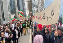 Teppisti affiliati al figlio del deposto scià attaccano i sostenitori della resistenza iraniana nelle manifestazioni di Bruxelles
