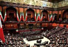 Dal Parlamento italiano si levano sempre più numerose le voci per una netta inversione di rotta nei confronti del regime iraniano