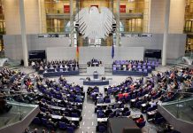Centinaia di membri del Bundestag e dei Parlamenti dei Länder tedeschi sostengono una repubblica laica e democratica in Iran