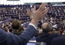 Parlamentari europei spingono per l’inserimento dell’IRGC nell’elenco dei terroristi, condannano l’aggressione del regime iraniano