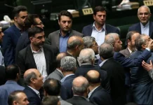 Il governo Pezeshkian innesca un nuovo fronte di battaglia nella lotta per il potere tra le fazioni in Iran