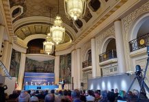 Un municipio di Parigi ospita una conferenza sostenuta da oltre 1.000 sindaci francesi per opporsi alle esecuzioni in Iran