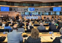 Eurodeputati chiedono all’UE di riconoscere la lotta del popolo iraniano per rovesciare il fascismo religioso