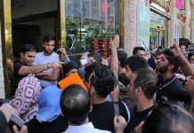 Come la rovina economica e la guerra d’élite stanno paralizzando Teheran