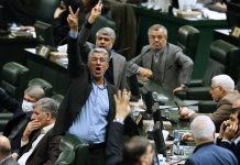 Il collasso economico e le fughe di notizie sulla successione scatenano una guerra all’interno dell’élite al potere in Iran
