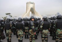 Amnesty International documenta come la repressione iraniana del 2022 abbia ucciso centinaia di persone e torturato i detenuti