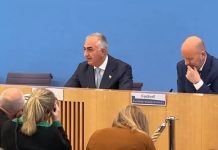 Le istituzioni belghe si oppongono alla campagna di immagine di Reza Pahlavi a Bruxelles